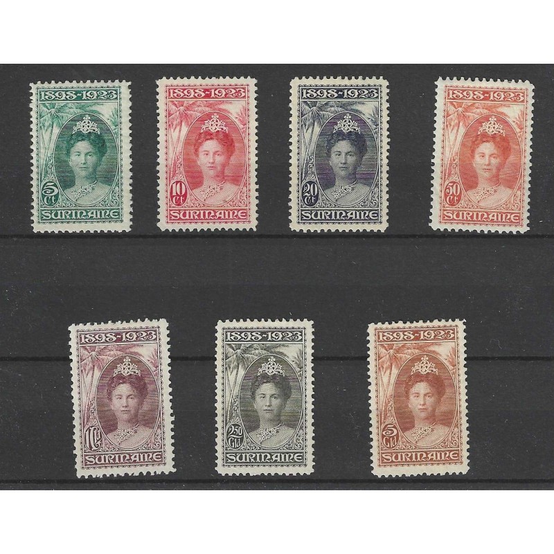 Suriname 104-110 Wilhelmina MH/ongebr CV 270 € Suriname 104-110 Wilhelmina MH/ongebr CV 270 €