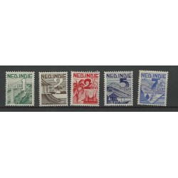 Ned. Indie  317-321 Verschillende voorstellingen MNH/postfris  CV 2,0 €