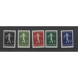 Nederland 327-331Kind 1939 MNH/postfris CV 32,5 €