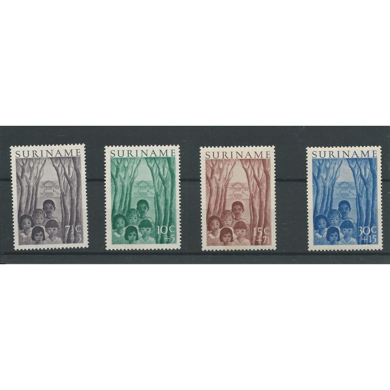 Suriname 312-315 Jeugdwerk MNH/postfris CV 28 € Suriname 312-315 Jeugdwerk MNH/postfris CV 28 €
