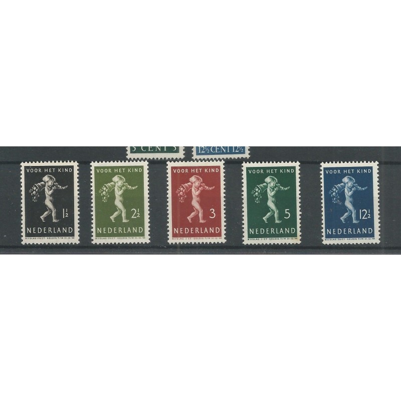 Nederland 327-331 Kind 1939 MNH/postfris CV 38 € Nederland 327-331 Kind 1939 MNH/postfris CV 38 €