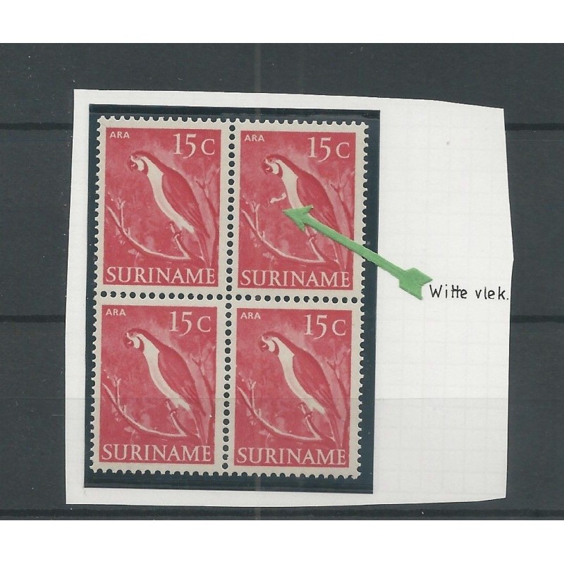 Suriname 304P  plaatfout in blokje MNH/postfris  CV 25 €