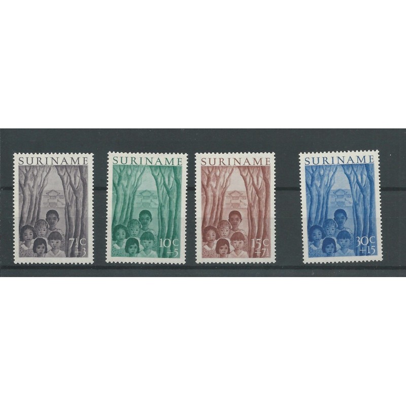 Suriname 312-315 Jeugdwerk MNH/postris CV 28 € Suriname 312-315 Jeugdwerk MNH/postris CV 28 €