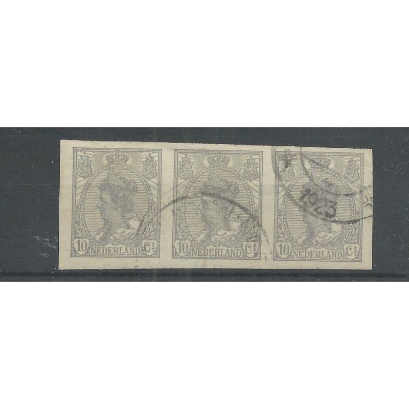 Nederland 82 Wilhelmina strip van 3 VFU/gebr CV 30+ € Nederland 82 Wilhelmina strip van 3 VFU/gebr CV 30+ €