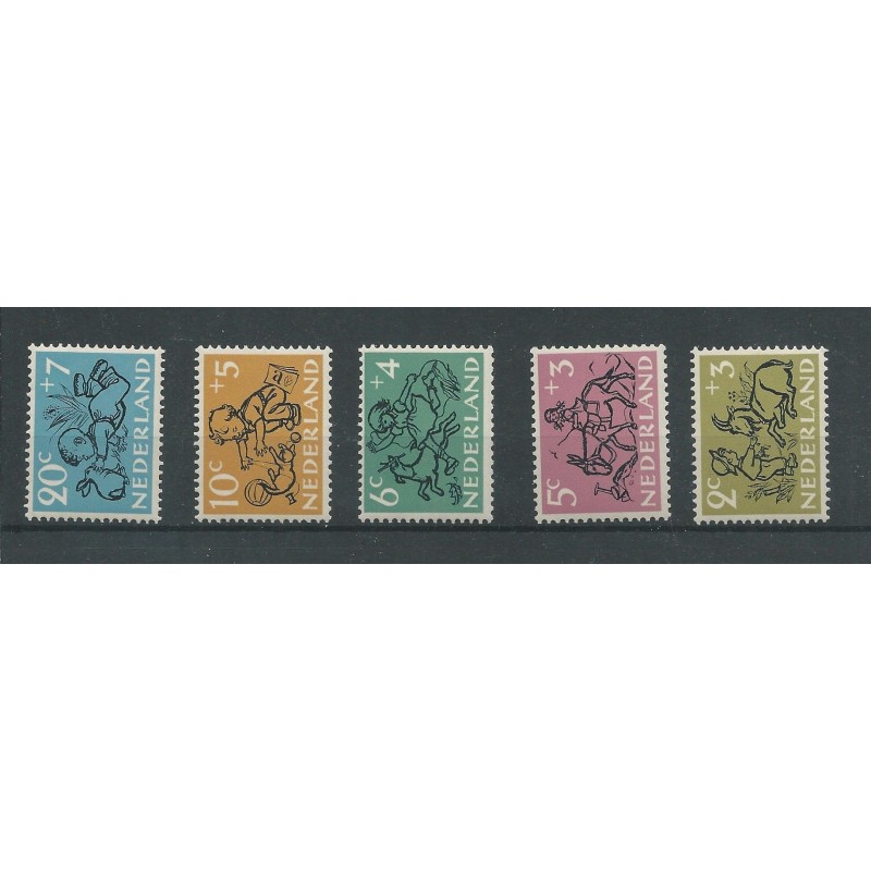 Nederland 596-600 KIND 1952 MNH/postfris CV 12,5 € Nederland 596-600 KIND 1952 MNH/postfris CV 12,5 €