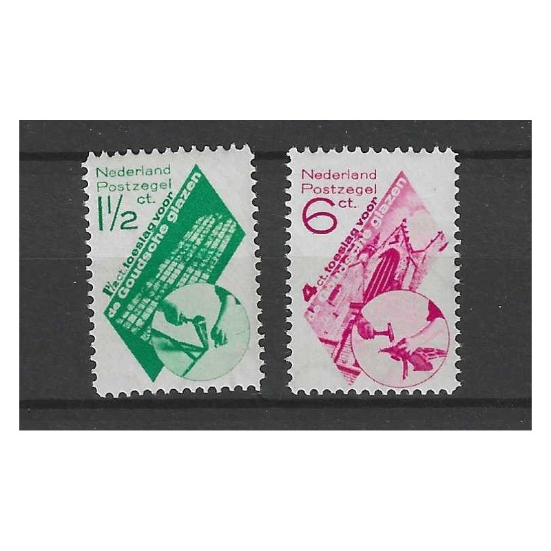 Nederland 238-239 Goudse Glazen MNH/postfris CV 95 € Nederland 238-239 Goudse Glazen MNH/postfris CV 95 €